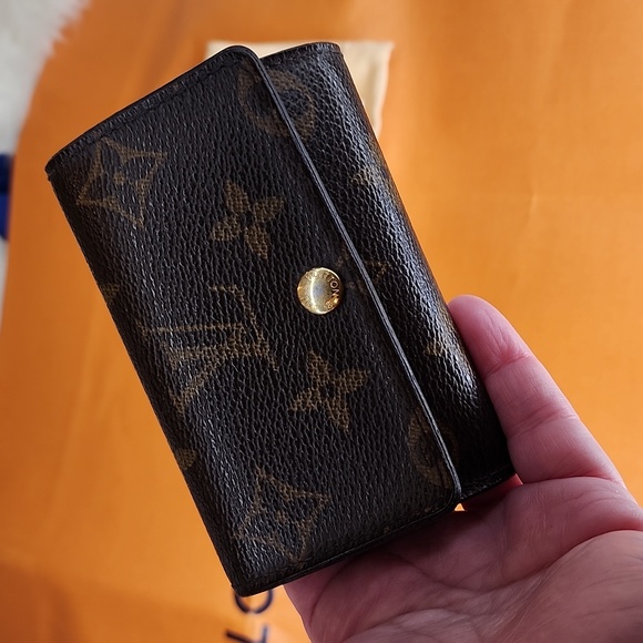 LOUIS VUITTON LV MULTICLES 6 MONOGRAM KEY HOLDER WALLET - Picture 4 of 14